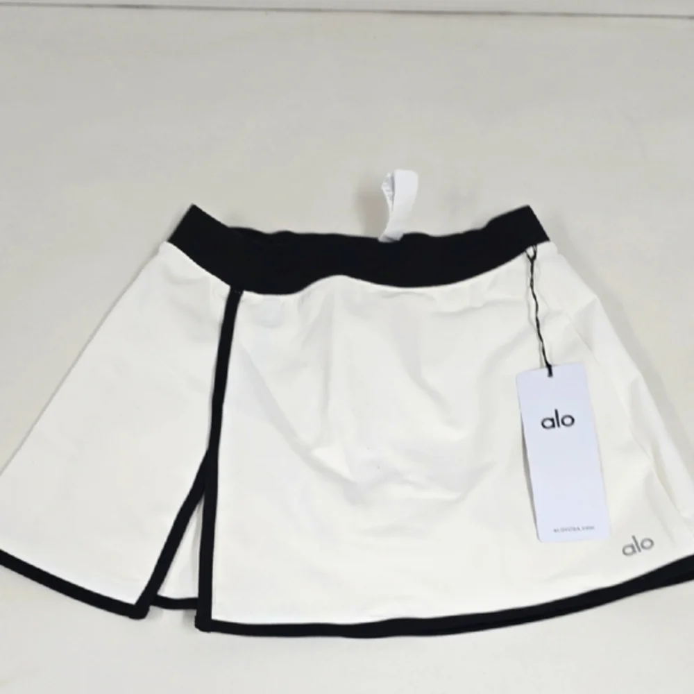 ALO Yoga Cream Mini Skort with Black Trim